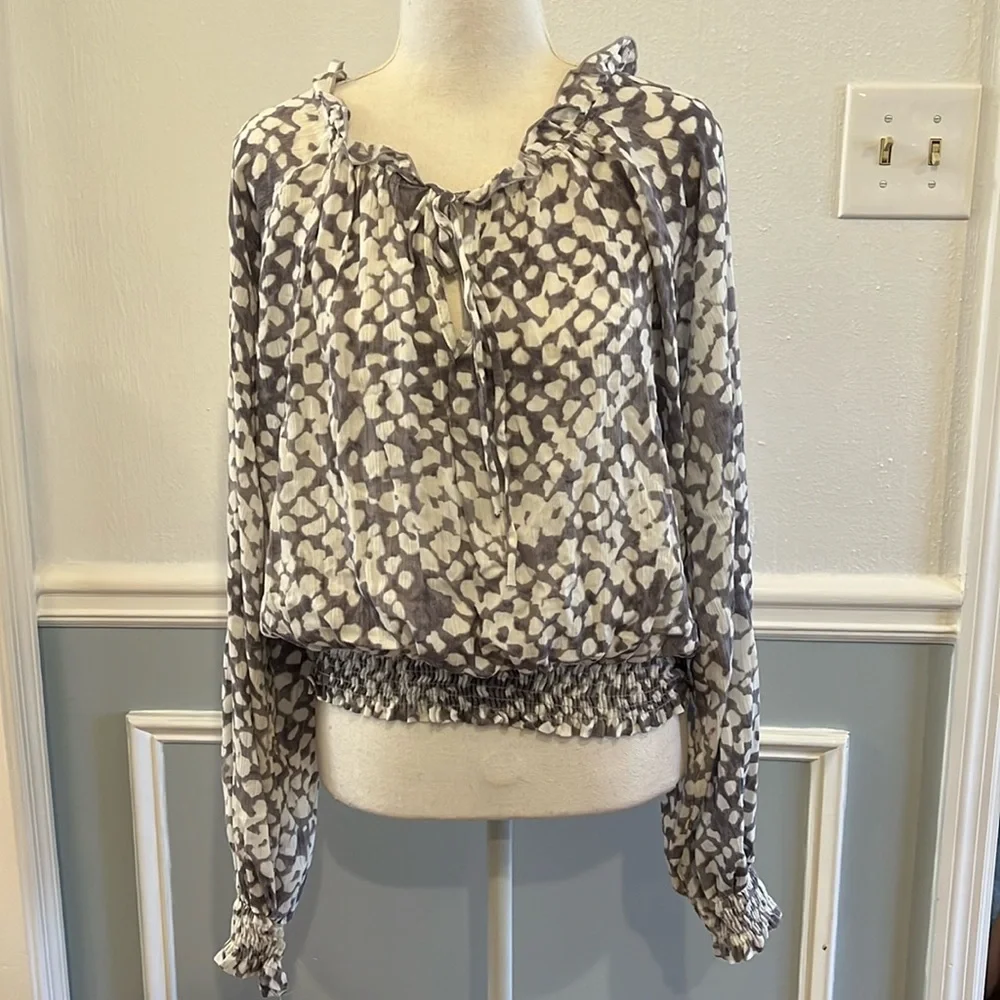 LIKE NEW GREY LEOPARD PRINT BLOUSE - SIZE SMALL